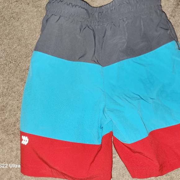 Swim trunks size xs 4-5 All in Motion and Wonder Nation brand - Picture 3 of 7